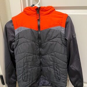 COLOR BLOCKED QUILTED VEST WITH FLEECE HOOD & SLEEVE